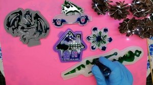 Новогодние игрушки из эпоксидной смолы в технике петр