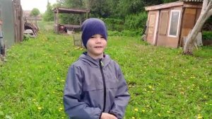 У бабушки в деревне, гуляю