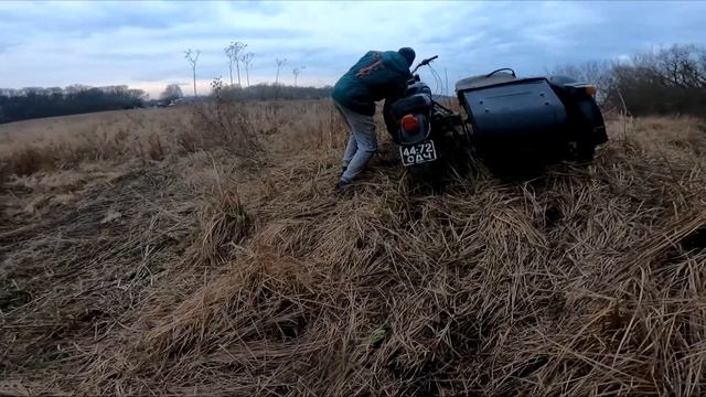 Оппозит OFFROAD по полям - Урал с двигателем К-750 и два Днеп смотреть онлайн