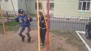 кто дальше прыгнит