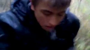 Прикол. Парень курит листья.