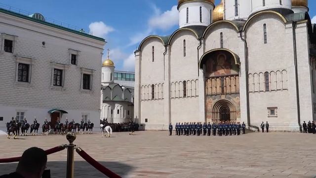 Кремль 2019. Церемония развода караулов Президентского смотреть онлайн