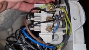 Стиральная машина дымит, воняет, сгорел конденсатор