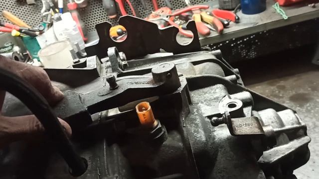 opel vivaro снятие коробки и замена всех подшипников смотреть онлайн