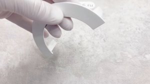 Белая мебельная ручка-скоба 96 мм полукруг. Материал: сталь.