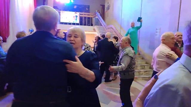 Букет из белых роз..... 08.02.25. смотреть онлайн