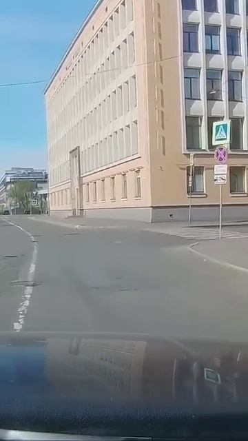 Тормоз и велосипедист.