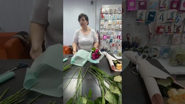 Упаковка трех, пяти и семи роз . смотреть онлайн