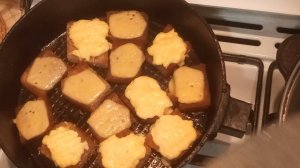 ГРЕНКИ из ЧЕРНОГО ХЛЕБА с СЫРОМ на сковороде
