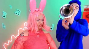 Hello Kitty построила секретный домик для кота!