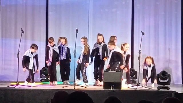 "Разноцветная семейка". Студия театральных миниатюр "З смотреть онлайн