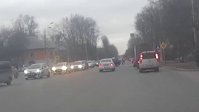 #ПДД. г. Иркутск. Поворот налево под знак только направ? смотреть онлайн