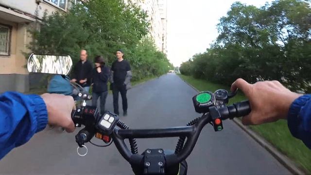 Катались на электротранспорте и чуть не познакомился