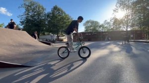 ЖЁСТКО КАТАЮ НА БМХ В СКЕЙТ-ПАРКЕ