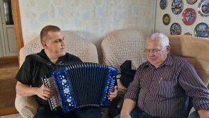 Поём дуэтом под гармонь: 'Надежда, мой компас земной!