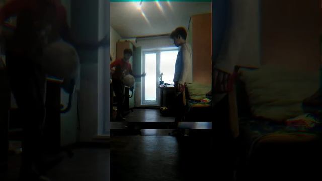 Кто больше набьёт футбольный мяч смотреть онлайн
