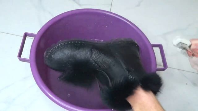 Как ПРАВИЛЬНО почистить,помыть ЗАМШЕВУЮ обувь! СПОСОБ смотреть онлайн