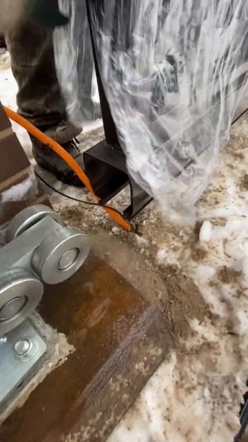 Везем большие откатные ворота на монтаж | #откатныеворота #ворота #стройка #москва #воротаковка смотреть онлайн