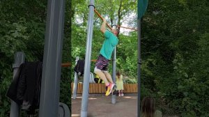 [35] подтягиваний! Пари Джентльменов продолжается.