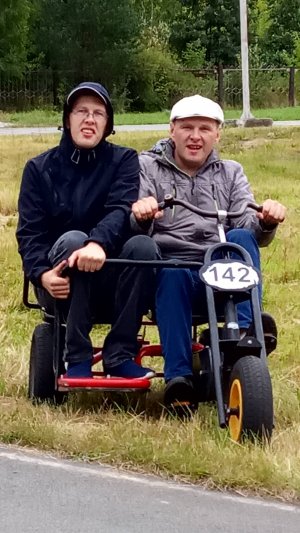 Это было уже давно. Алина в роли оператора. Играем в "Ну погоди" с фотоохотой)))