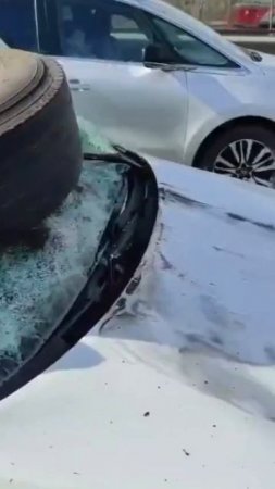 Колесо от фуры в лобовое