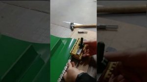 Установка механического соединения на ПВХ ленту.