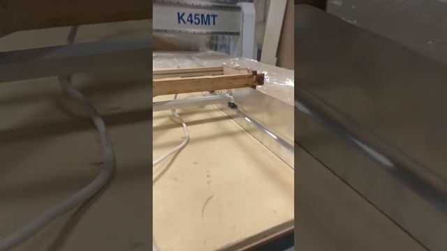 Станок для распечатывания медовых рамок. смотреть онлайн