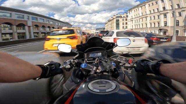 По Москве на Honda CBR500 смотреть онлайн