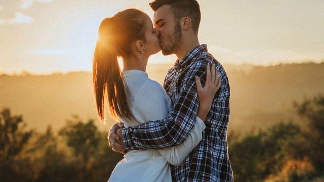 ДАРИТЕ ЖЕНЩИНАМ ЦВЕТЫ - сл Вячеслава Краснова музыка и смотреть онлайн