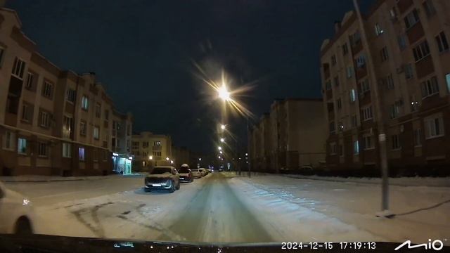 Видеорегистратор Mio MiVue J20 - пример съёмки ночью