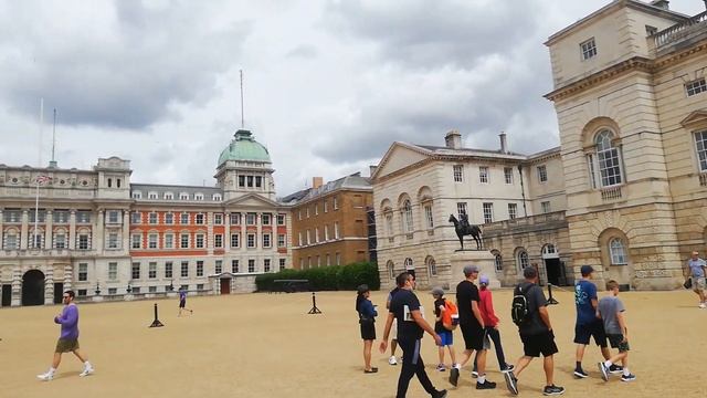 Казармы Конногвардейского полка в Лондоне #travel смотреть онлайн