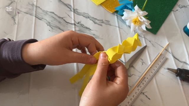 Простой способ! Роза из глиттерного фоамирана Flores de fomi смотреть онлайн