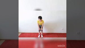 Бросок мяча двумя руками из-за головы из положения сяд