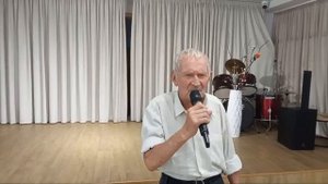 86 летний певец поёт Седая ночь Самый старый певец Московского долголетия и России
