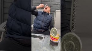 Сюрстрёмминг запых прикол 2 человека