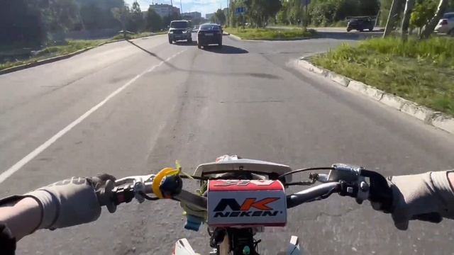 STUNT НА KAYO K1 ПО ГОРОДУ/ДТП С АВТОБУСОМ (WA3KK ARCHIVE) смотреть онлайн