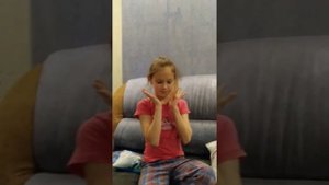 Скажи слово ёлка восемь раз и посмотри под подушку!