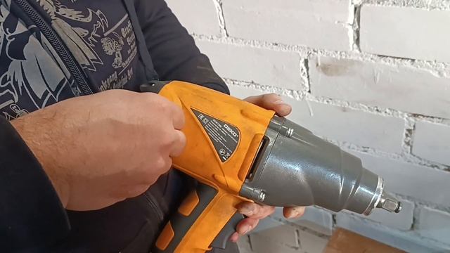 Гайковёрт DEKO DKIW 1300, 600Нм. Обзор и обслуживание. смотреть онлайн