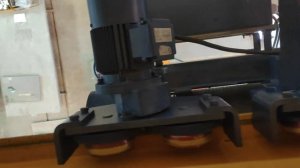 Монтируем троллейный шинопровод.