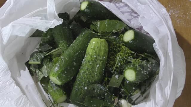 Быстрые малосольные луховицкие огурцы!