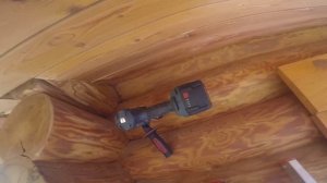 Засверливание под подрозетник Kopos  в бревне.