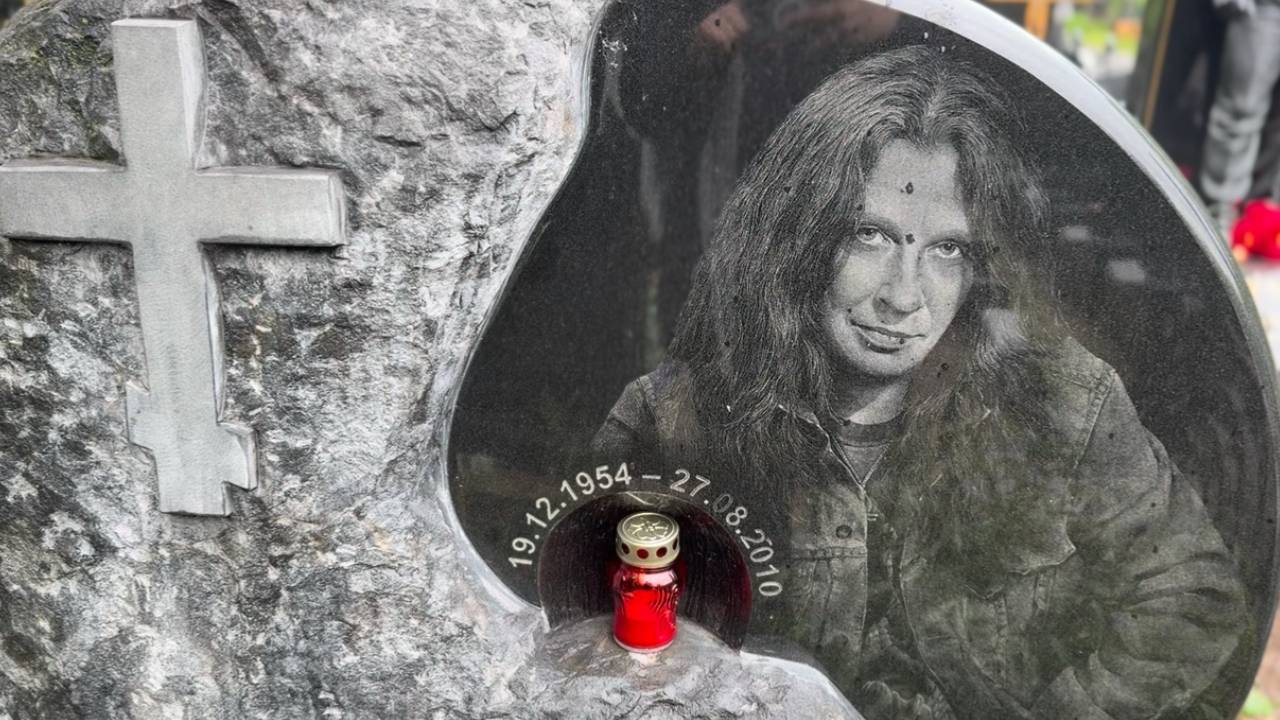 Умер в 55 лет... Могила ОСНОВАТЕЛЯ и вокалиста группы КРУИЗ Александра Монина🙏Люблинское кладбище.
