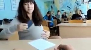 Беременная девушка в 14 лет! прикол))