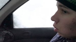 Саша Фокин меняет гривны на евро.Разбил лобовое стекло