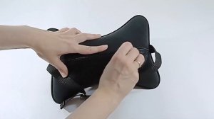 Автомобильная подушка на подголовник из черного велю?