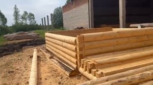 Сруб 6х6 метров, рубка "в лапу" (полулафет: снаружи кругляк, внутри ровные стены)