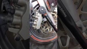 Honda cbr 1100xx. Замена тормозных колодок, обслуживание. .