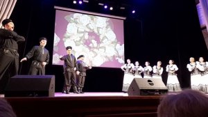 "Роза белая, вишня спелая". Ансамбль народной песни "Ве?