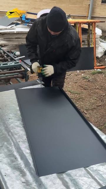 Скатная кровля | Монтаж фальца 🔨✂