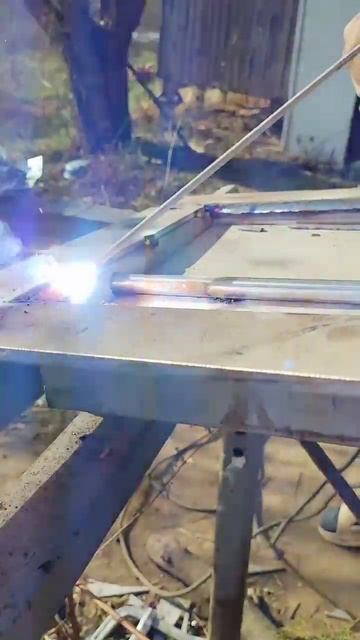 Из остатков металла #сварка #youtubeshorts #своимируками #shorts смотреть онлайн